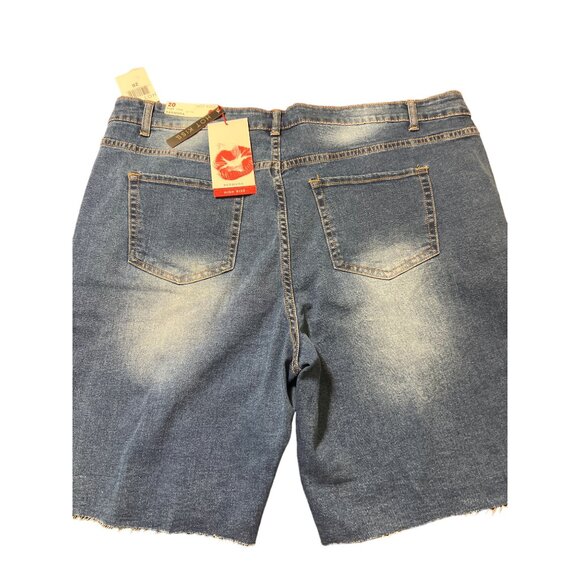 Hot Kiss Bermuda Denim Shorts High Rise Raw Hem Distressed Size 20 NWT - Picture 3 of 4